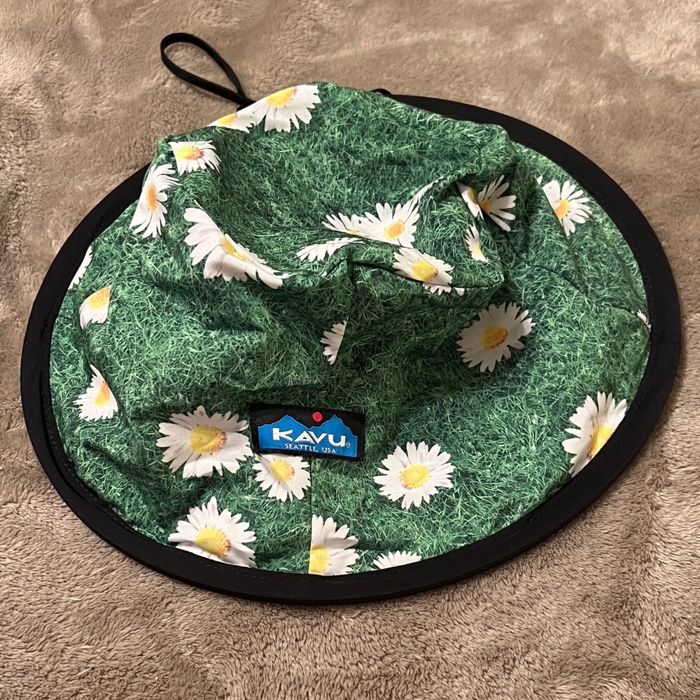 New KAVU Collapsible sun hat.
